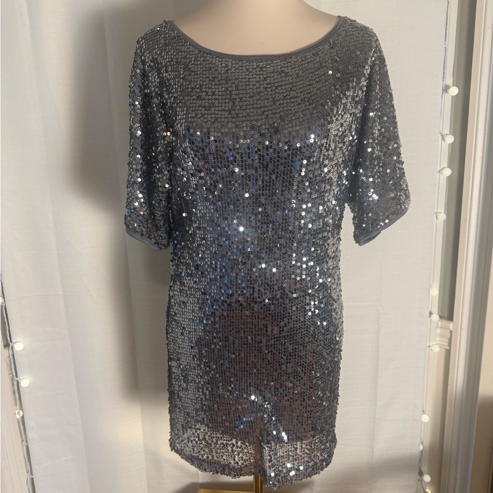BKE Boutique Silver Sequin Mini Dress Short Sleeve Party Cocktail Size M